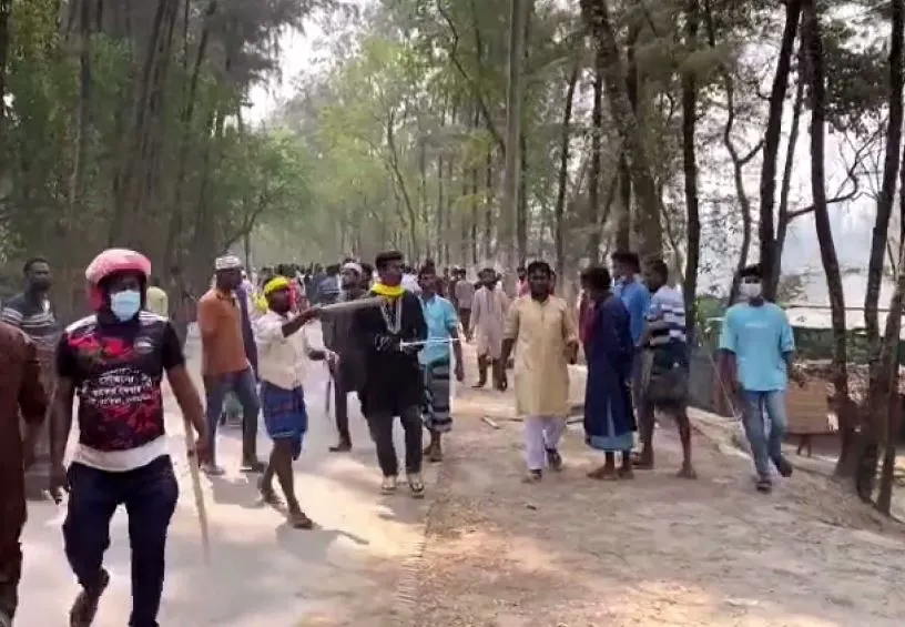 বিএনপি ও এনসিপির কর্মীদের সংঘর্ষ, পুলিশসহ আহত ১৫