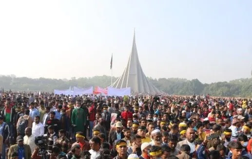 স্বাধীনতা দিবসে জাতীয় স্মৃতিসৌধে জনতার ঢল