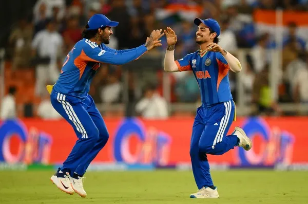 ব্যাটে-বলে তাণ্ডব, ইতিহাস গড়ে টানা দ্বিতীয়বার চ্যাম্পিয়ন ভারত
