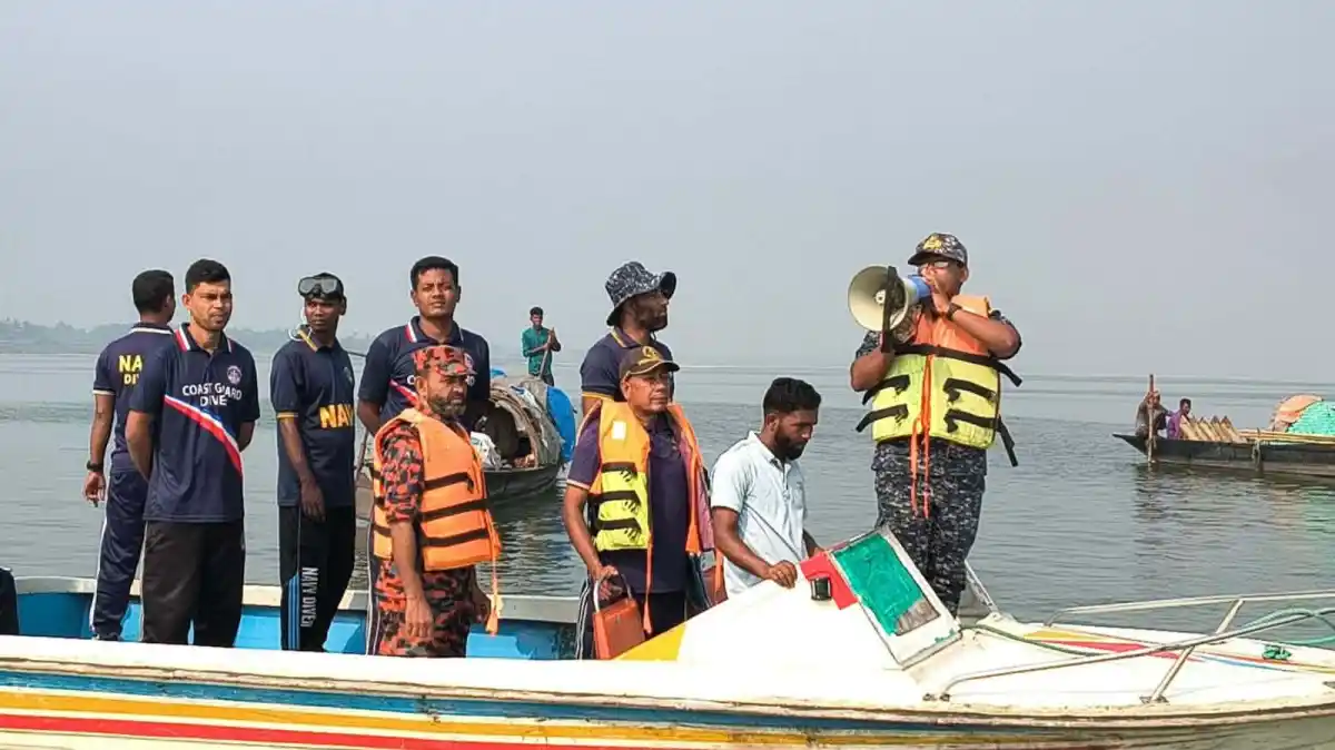 পদ্মায় বাস ডুবি: তৃতীয় দিনের উদ্ধার অভিযান চলছে