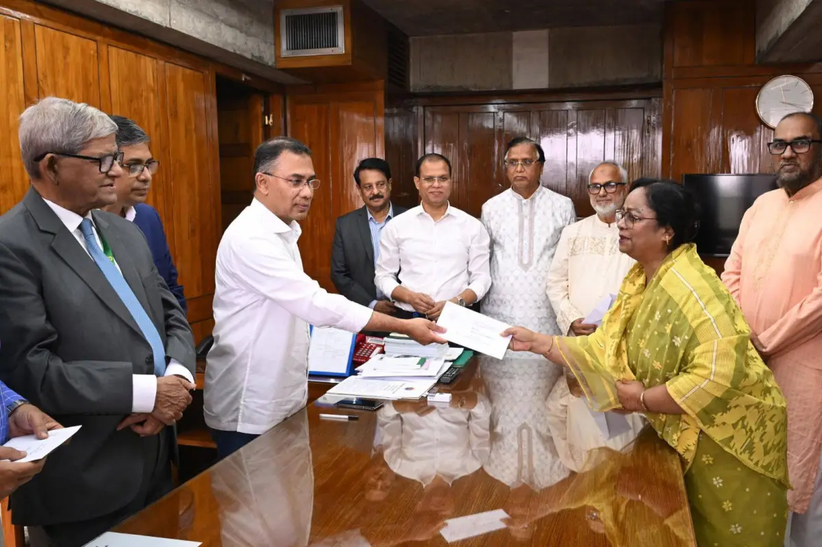 প্রধানমন্ত্রীর ঈদ উপহার: প্রত্যেক পরিচ্ছন্নতা কর্মী পাবে পাঁচ হাজার টাকা
