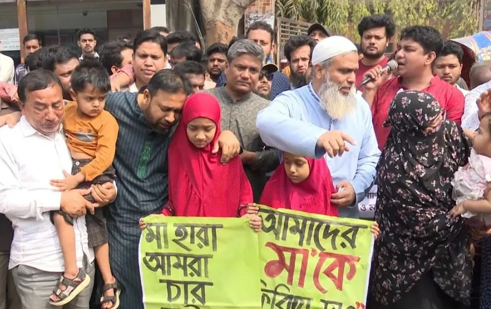 “এতিম হয়ে গেলাম, মায়ের খুনিদের ফাঁসি চাই”