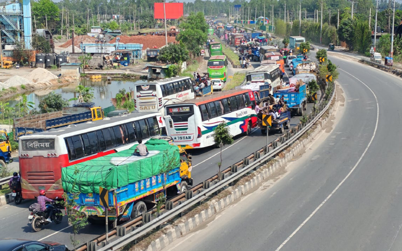 ঈদযাত্রায় ঢাকা-টাঙ্গাইল মহাসড়কে ৩০ কিলোমিটার যানজট