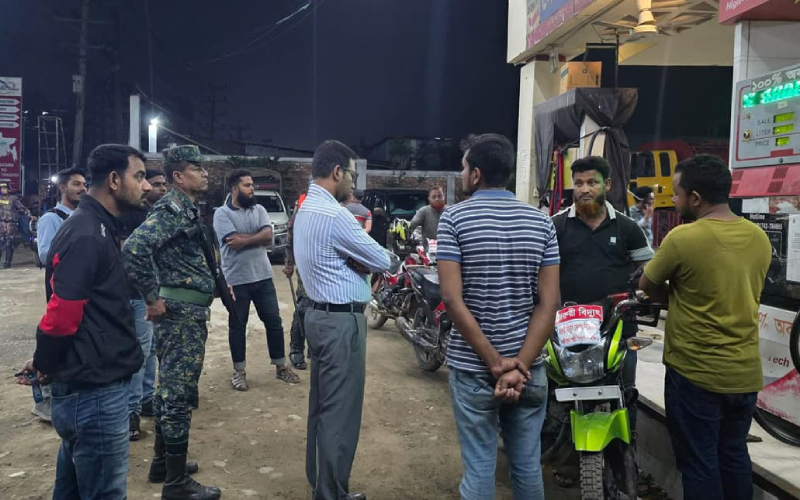 জ্বালানি মজুদ করে লেখা ছিল ‘তেল নেই’, ফিলিং স্টেশন সিলগালা