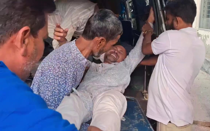 গোপালগঞ্জে সাংবাদিককে পিটিয়ে আহত করেছে ছাত্রদল নেতাকর্মীরা