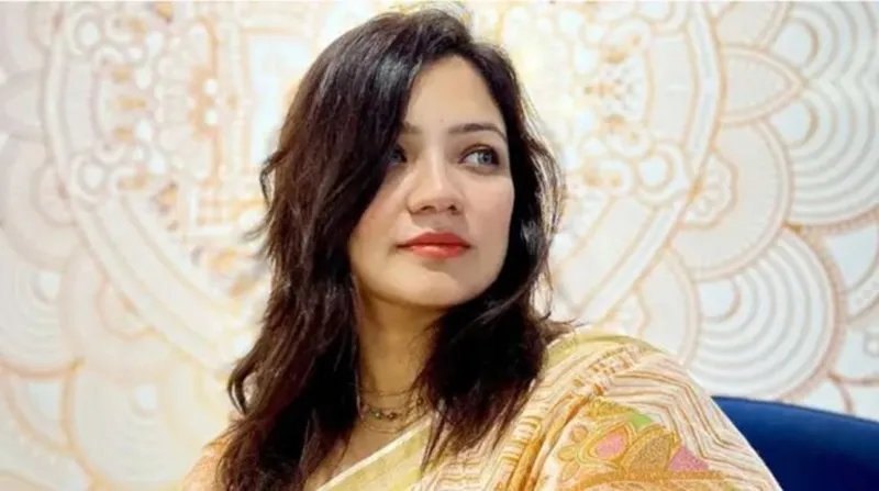 সামাজিক মাধ্যমে ছড়িয়ে পড়া ঢাবি শিক্ষক মোনামীর ছবি নিয়ে যা জানা গেল