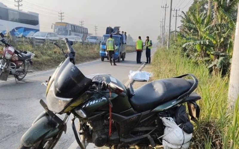 যমুনা সেতু মহাসড়কে গাড়িচাপায় মোটরসাইকেল আরোহী নিহত