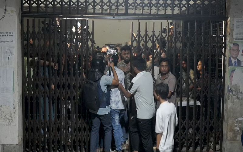 মধ্যরাতে ঢাকা পলিটেকনিকে ছাত্রদল-শিবির সংঘর্ষ, আহত ১০