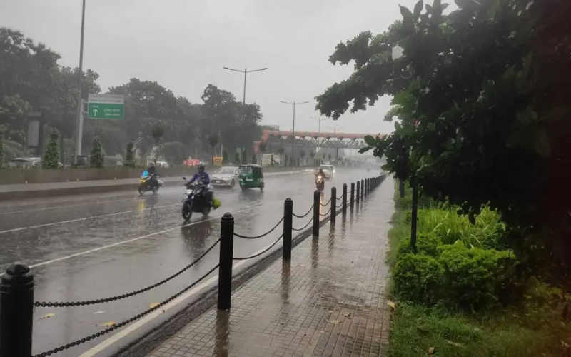 রাজধানীসহ দেশের বিভিন্ন অঞ্চলে ঝড়ের পূর্বাভাস, নদীবন্দরে সতর্কতা