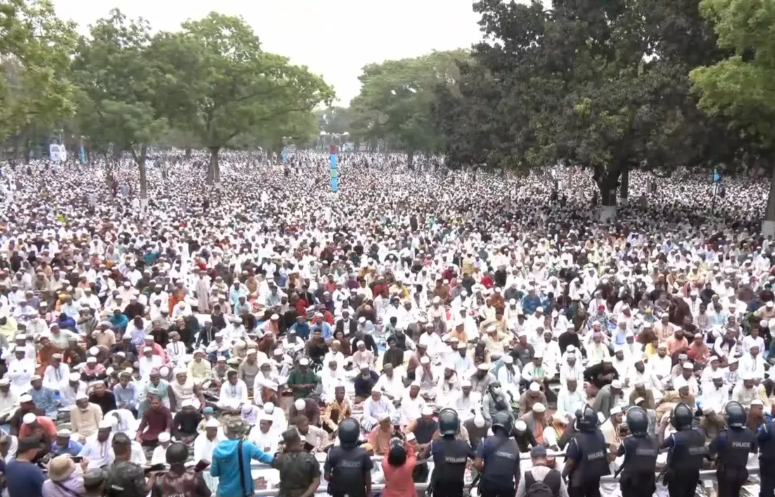 লাখো মুসল্লির অংশগ্রহণে শোলাকিয়ায় ঈদের বৃহত্তম জামাত