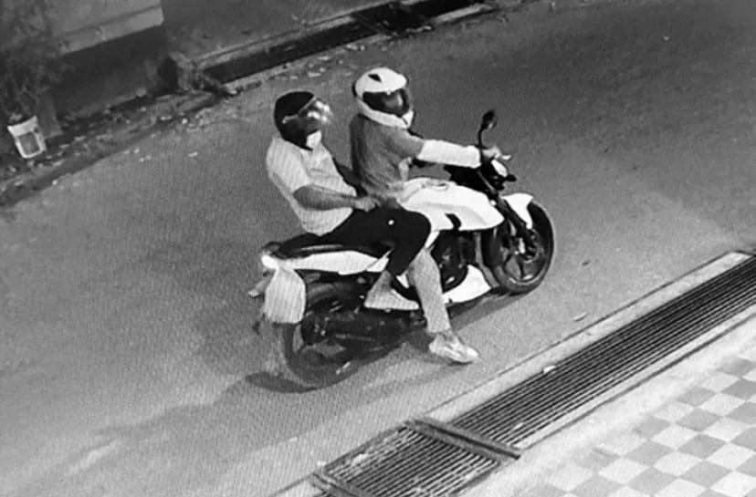 রাজধানীতে গার্মেন্টস ব্যবসায়ীর বাড়িতে ২ হেলমেটধারীর গুলি