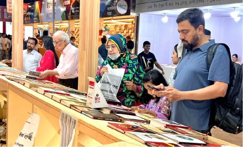 শেষ হচ্ছে একুশে বইমেলা