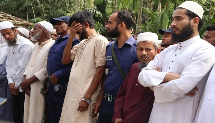 প্যারোলে মুক্তি পেয়ে হাতকড়া পরেই বাবার জানাজায় অংশ নিলেন
