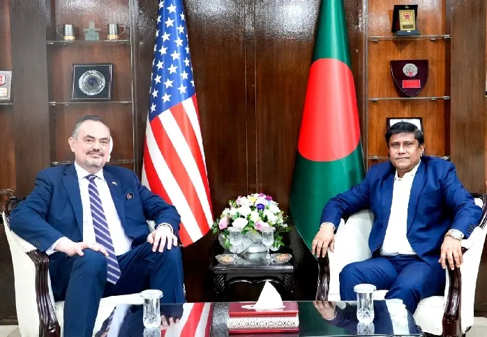 প্রতিরক্ষা উপদেষ্টা ও মার্কিন রাষ্ট্রদূতের সৌজন্য সাক্ষাৎ