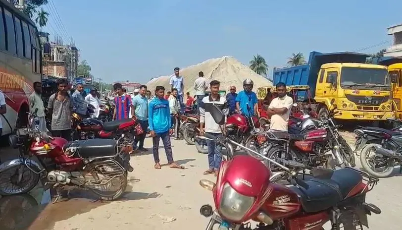 তেল না পেয়ে ঢাকা-রংপুর মহাসড়কে ব্যারিকেড