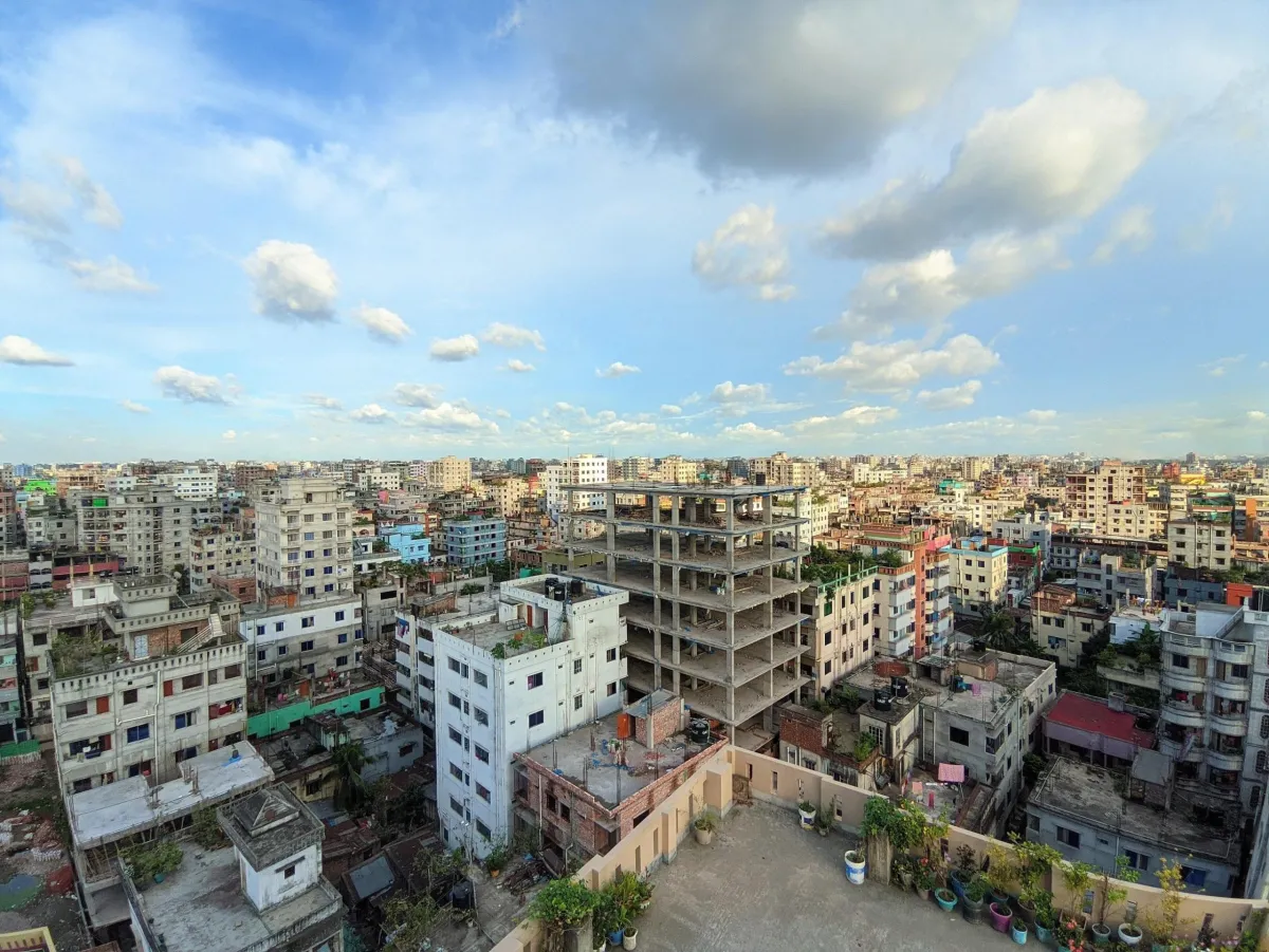 আংশিক মেঘলা ঢাকার আকাশ