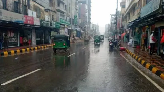 রাজধানীতে হঠাৎ ঝড়-বৃষ্টি