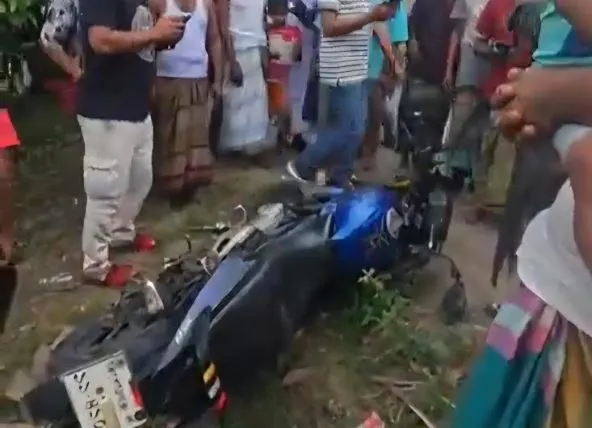 পিকআপ ভ্যান চাপায় মোটরসাইকেল আরোহী ২ কিশোর নিহত