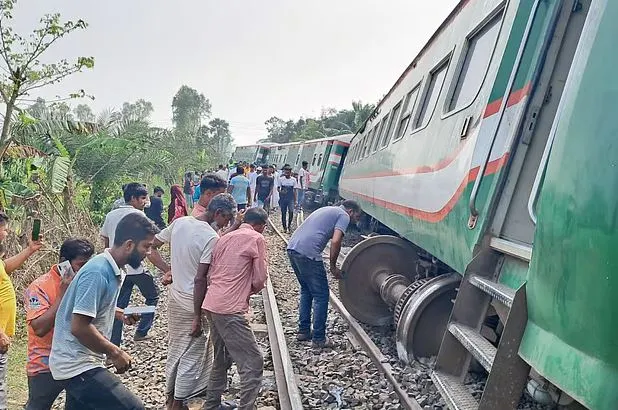 নীলসাগর ট্রেনের কোচ লাইনচ্যূত, চার সদস্যের তদন্ত কমিটি গঠন