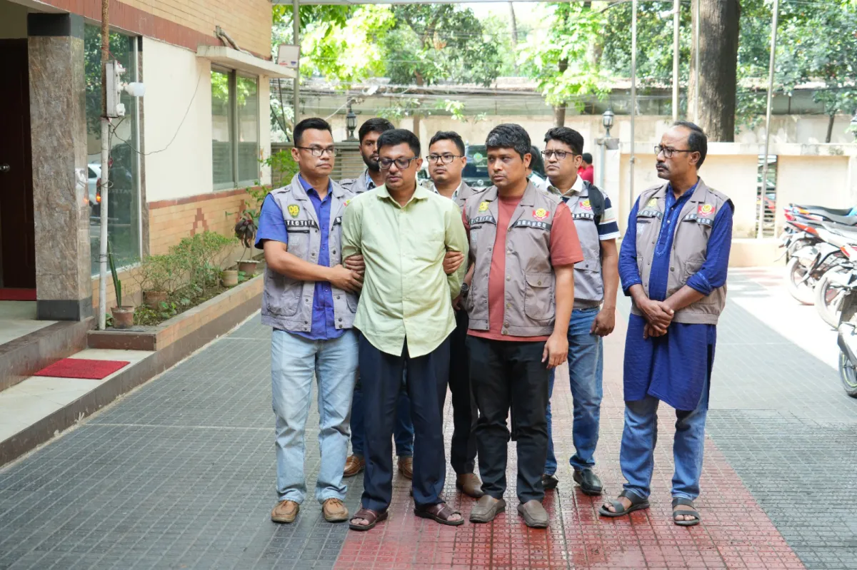 প্রধানমন্ত্রীর উপদেষ্টা সেজে ভুয়া গেজেট, হাজার কোটি টাকার ঋণের আবেদন