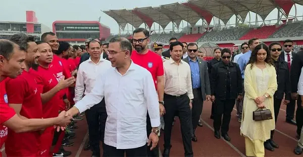 প্রীতি ফুটবল ম্যাচ দেখতে মেয়ে জাইমাকে নিয়ে জাতীয় স্টেডিয়ামে প্রধানমন্ত্রী