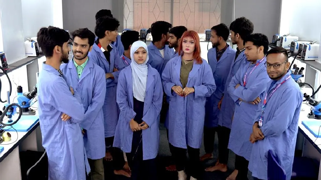 প্রাচ্য পলাশের ওভিসিতে মডেল ফারহানা জাহান