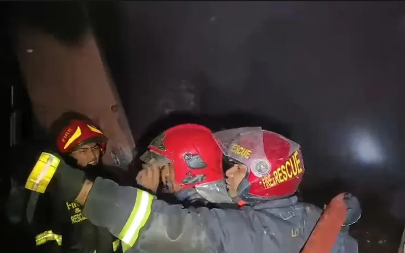 রাজশাহীর কাটাখালীতে গুদামে ভয়াবহ অগ্নিকাণ্ড, কোটি টাকার ক্ষতি