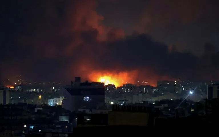 বাহরাইনে মার্কিন ঘাঁটি লক্ষ্য করে ইরানের হামলা