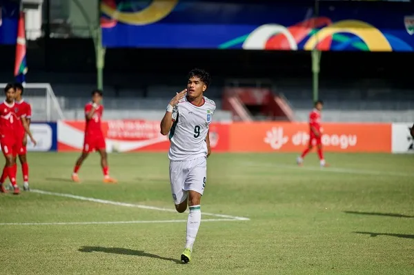মানিকের গোলে সেমিতে প্রথমার্ধে এগিয়ে বাংলাদেশ