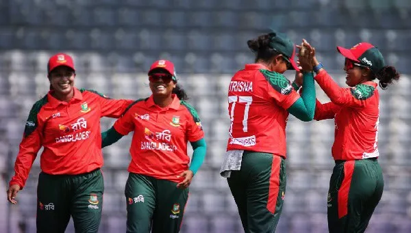 বাংলাদেশ নারী ক্রিকেট দলের খেলোয়াড়রা উল্লাসে মেতে উঠেছে. Channel i News - চ্যানেল আই নিউজ
