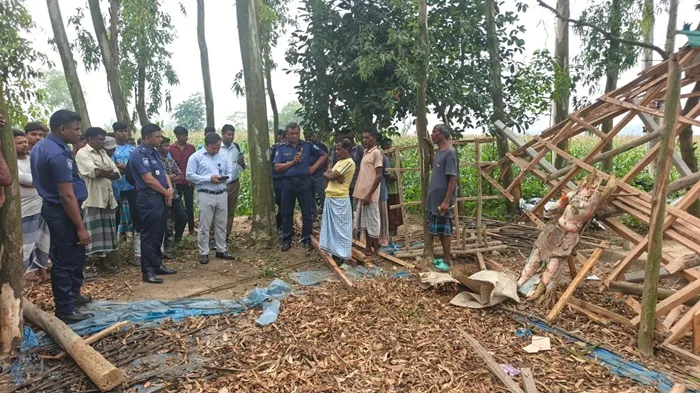 দিনাজপুরে আদিবাসী কবরস্থানে গাছ কাটা নিয়ে সংঘর্ষ, মন্দির ভাঙচুরের অভিযোগ