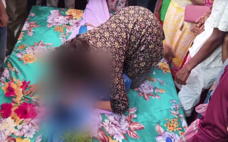 টুঙ্গিপাড়ায় পারিবারিক শ্মশানে কাস্টমস কমকর্তা বুলেটের শেষকৃত্য সম্পন্ন