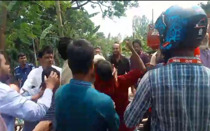 সাদুল্লাপুরে লাইন ভেঙে পেট্রোল নিতে গিয়ে গণধোলাইয়ের শিকার এক যুবক