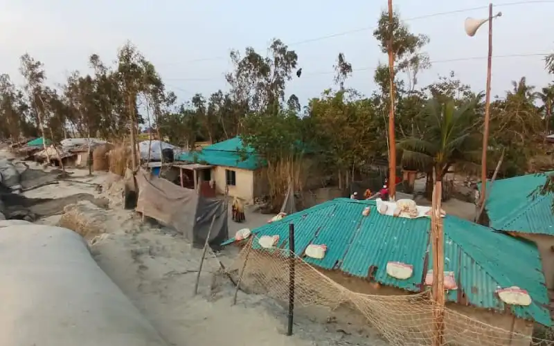 উপকূলের ধ্বংসপ্রাপ্ত ঘরবাড়ি ও ক্ষতিগ্রস্ত এলাকা. Channel i News - চ্যানেল আই নিউজ