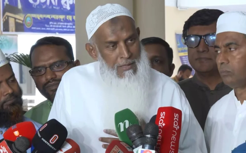 হজযাত্রীদের সেবা নিশ্চিত না হলে দায়িত্ব ছাড়ার কথা ভাবা উচিত: ধর্মমন্ত্রী