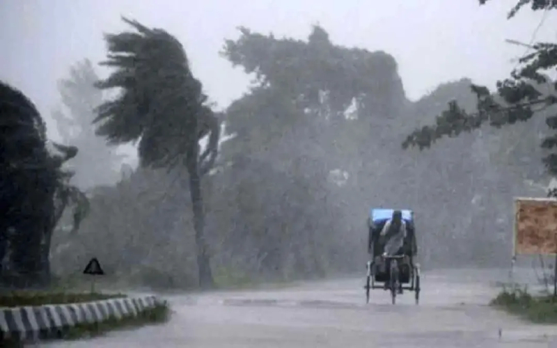 দেশের বিভিন্ন অঞ্চলে ঝড়-বৃষ্টির পূর্বাভাস, নদীবন্দরে সতর্ক সংকেত