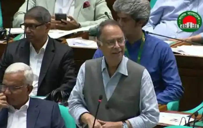 জ্বালানি মন্ত্রী সংসদে বক্তব্য দিচ্ছেন, পেট্রোলের লাইনে ভিড় কমেছে. Channel i News - চ্যানেল আই নিউজ