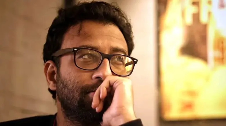 তিন সপ্তাহ পার, তবুও খোঁজ মেলেনি নির্মাতার