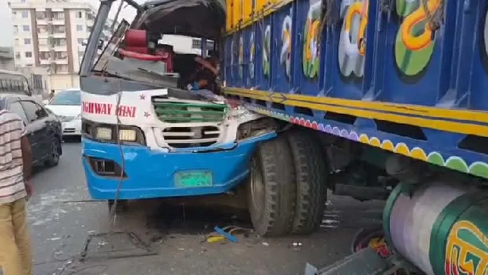 কোনাবাড়ী ফ্লাইওভারে সড়ক দুর্ঘটনায় নিহত ২