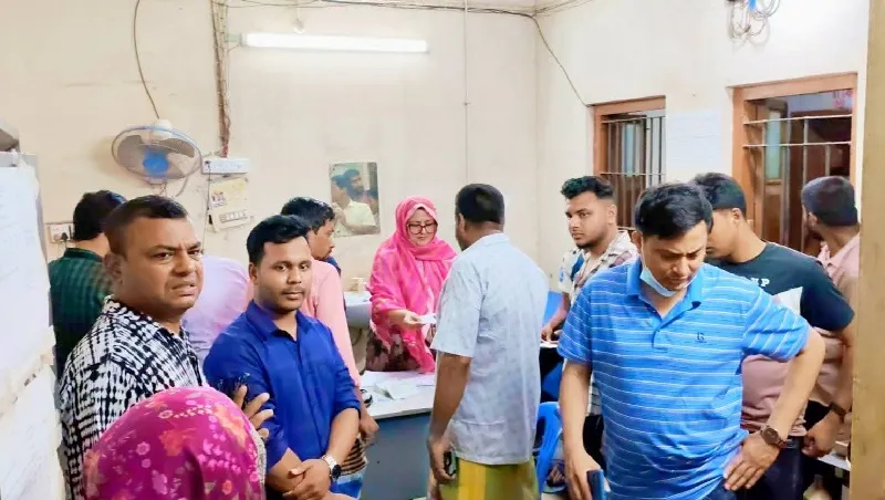 কিশোরগঞ্জে পাগলা কুকুরের কামড়ে আহত অর্ধশত
