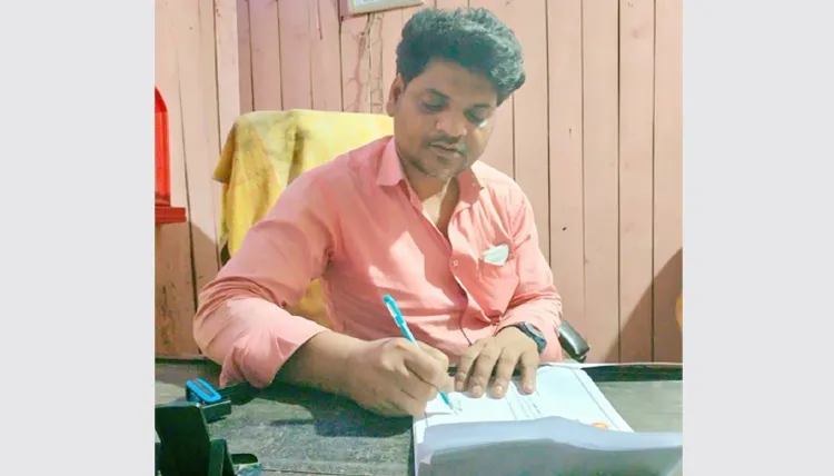 গাড়ি থামিয়ে অস্ত্রের মুখে ইউপি সদস্য অপহরণ