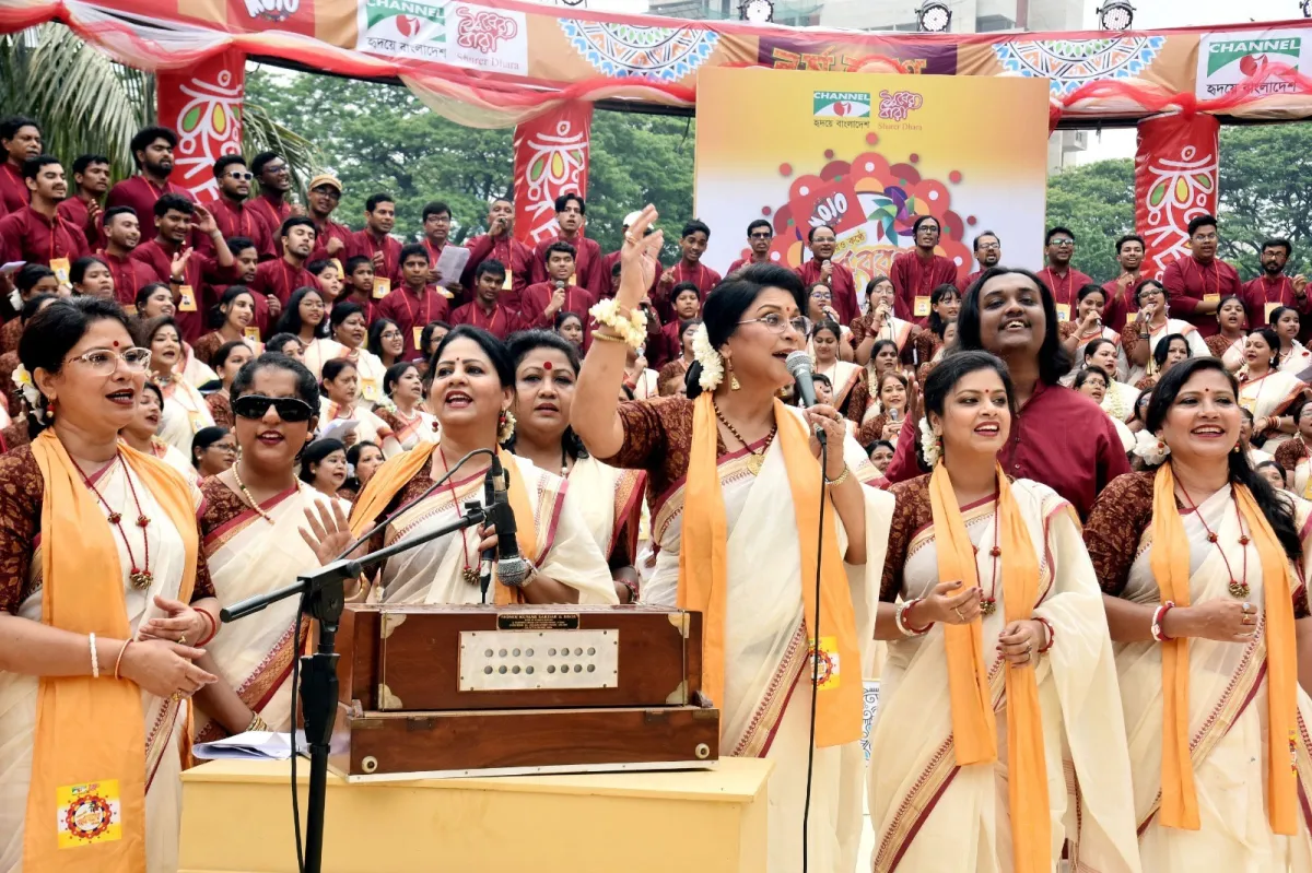 রেজওয়ানা চৌধুরী বন্যার নেতৃত্বে হাজার কণ্ঠে বর্ষবরণ