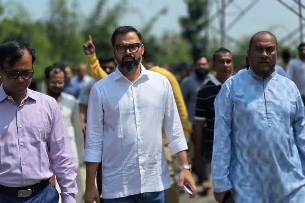 সিলেট জেলা স্টেডিয়ামের জরাজীর্ণ অবস্থা দেখে ক্ষুব্ধ ক্রীড়া প্রতিমন্ত্রী