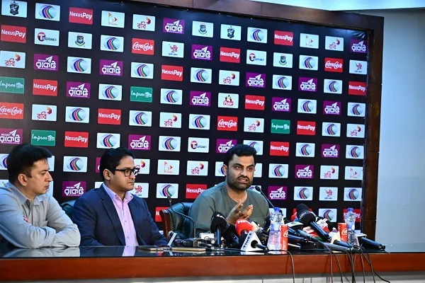 চ্যানেল আই অনলাইন সংবাদ সম্মেলনে তিনজন বক্তা উপস্থিত. Channel i News - চ্যানেল আই নিউজ