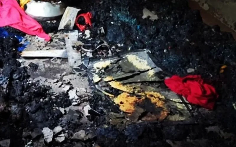 বাড়িতে রহস্যজনক আগুন: দম্পতির দগ্ধ মরদেহ উদ্ধার