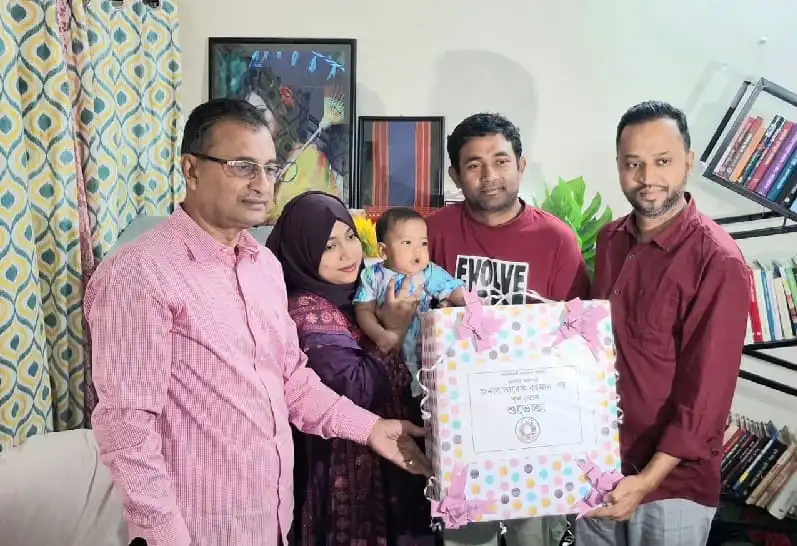প্রধানমন্ত্রীর উপহার পেয়ে মা ও শিশু খুশি, যশোরের মানবিক ঘটনা. Channel i News - চ্যানেল আই নিউজ