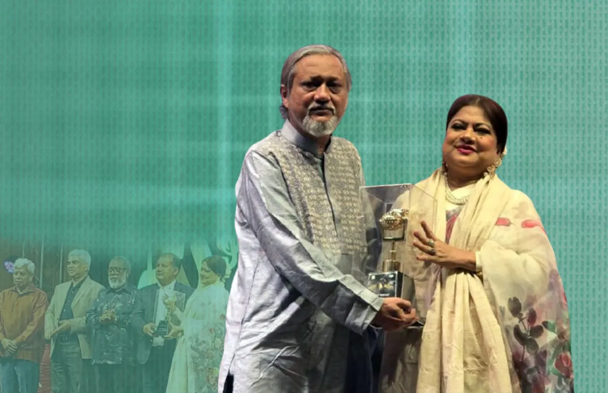 আজীবন সম্মাননা স্বামীর হাতে তুলে দিয়ে যা বললেন কনকচাঁপা