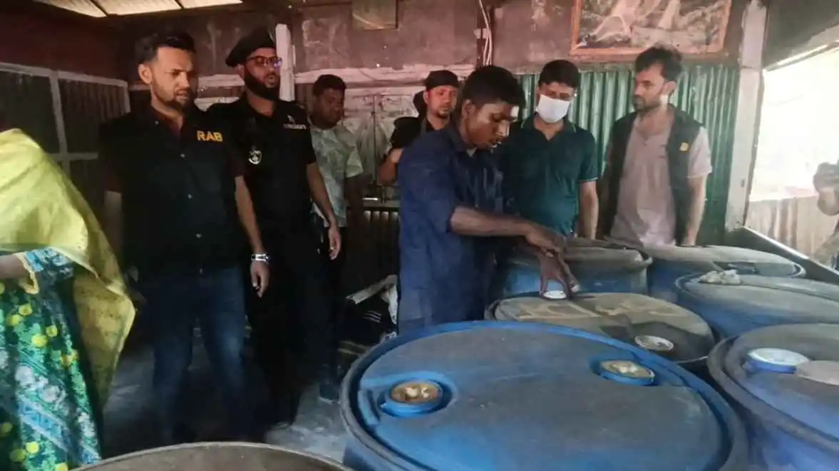 ঘরে-গোডাউনে পেট্রোল-ডিজেল কিনে অযথা মজুত, অপেক্ষায় ভয়াবহ বিপদ