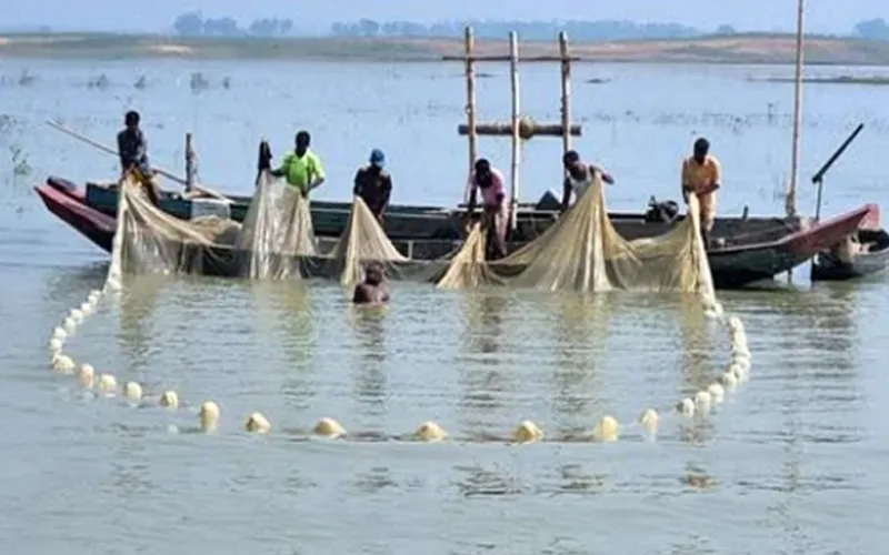 শুক্রবার মধ্যরাত থেকে কাপ্তাই হ্রদে মৎস্য আহরণে নিষেধাজ্ঞা