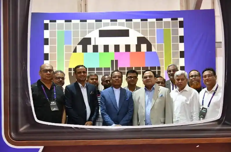 চ্যানেল আই অনলাইন প্রতিনিধিদের সঙ্গে বৈঠকরত সরকার ও টেলিভিশন কর্মকর্তারা. Channel i News - চ্যানেল আই নিউজ